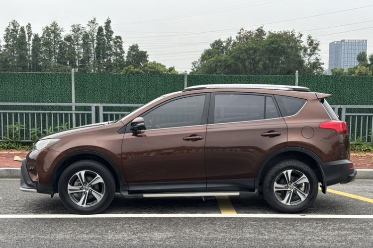 Used Toyota RAV4 2015 2.0L CVT Two-Wheel Drive Fashion Edition Exterior 7