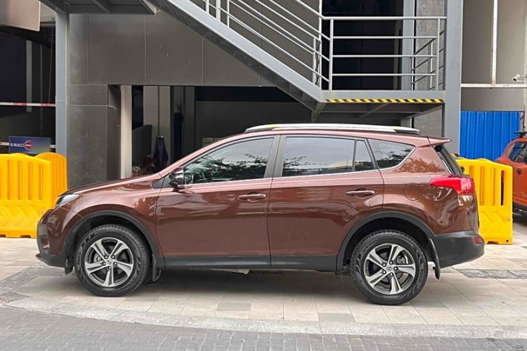Used Toyota RAV4 2015 2.0L CVT Two-Wheel Drive Fashion Edition Exterior 7