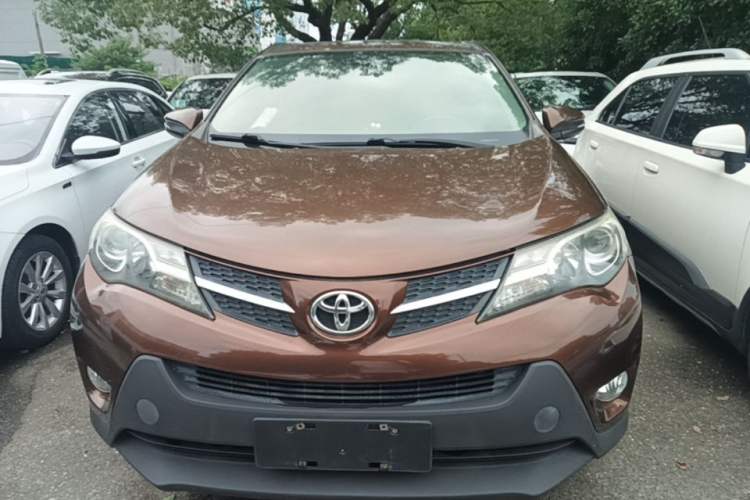 Used Toyota RAV4 2015 2.0L CVT Two-Wheel Drive Fashion Edition Front