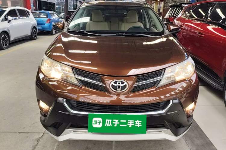 Used Toyota RAV4 2015 2.0L CVT Two-Wheel Drive Fashion Edition Front