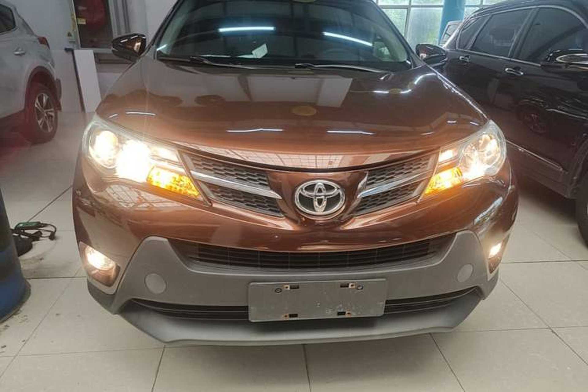 Used Toyota RAV4 2015 2.0L CVT Two-Wheel Drive Fashion Edition Front
