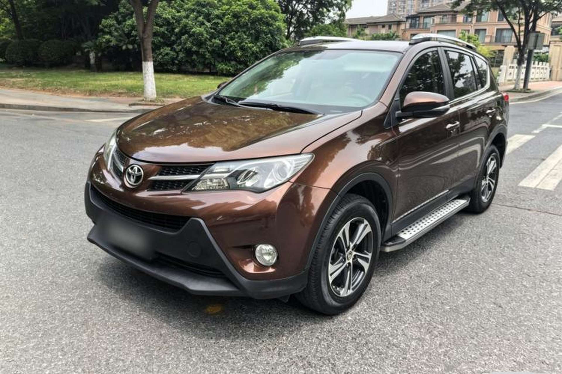 Used Toyota RAV4 2015 2.0L CVT Two-Wheel Drive Fashion Edition Front Left 45 Deg
