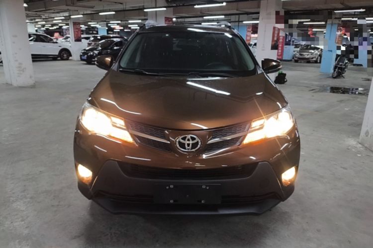 Used Toyota RAV4 2015 2.0L CVT Two-Wheel Drive Fashion Edition Front