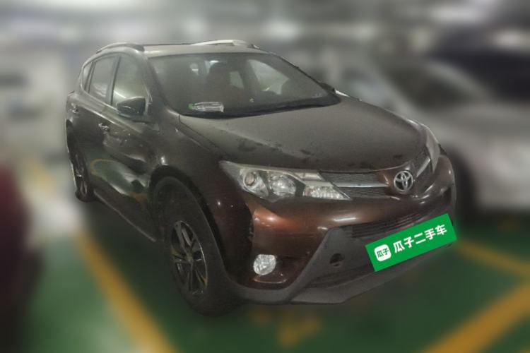 Used Toyota RAV4 2015 2.0L CVT Two-Wheel Drive Fashion Edition Front Right 45 Deg