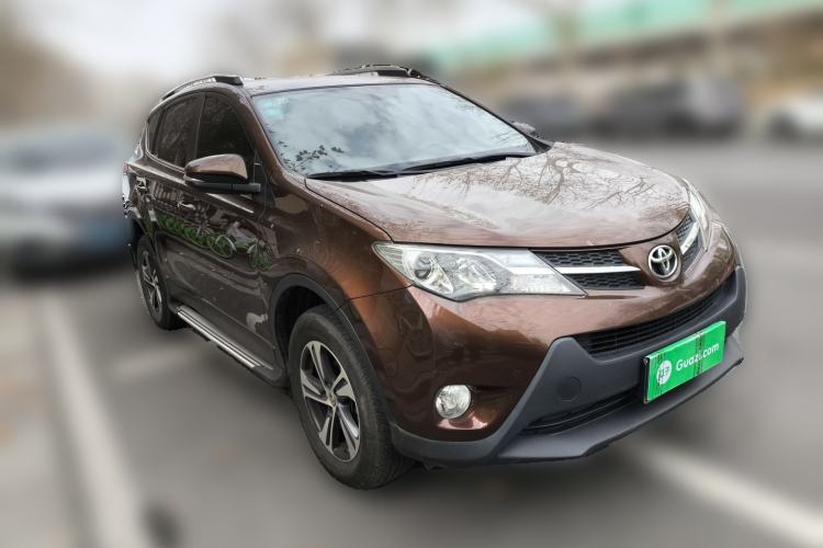 Used Toyota RAV4 2015 2.0L CVT Two-Wheel Drive Fashion Edition Front Right 45 Deg