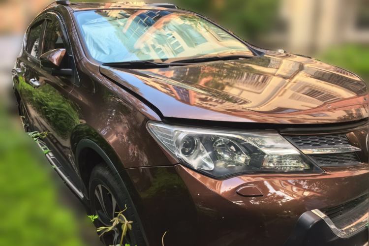 Used Toyota RAV4 2015 2.5L Automatic 4x4 Luxury Edition Front Right 45 Deg