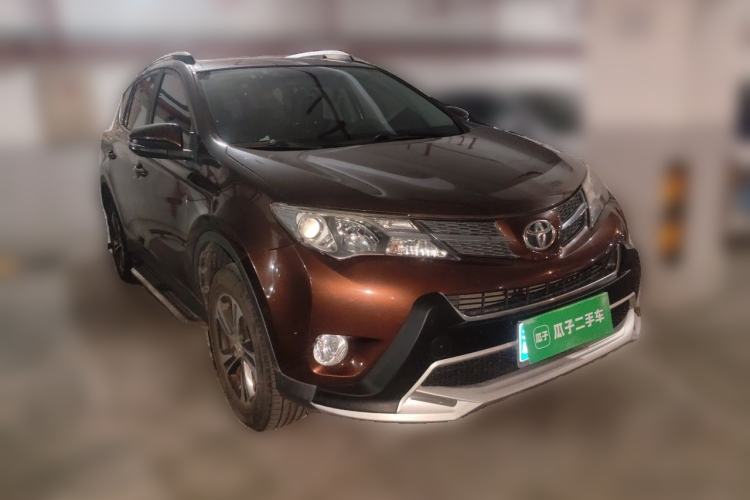 Used Toyota RAV4 2015 2.0L CVT Two-Wheel Drive Fashion Edition Front Right 45 Deg