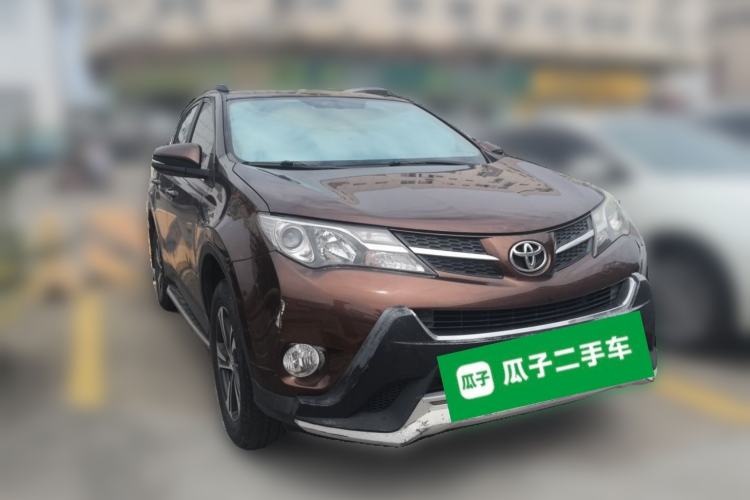 Used Toyota RAV4 2015 2.0L CVT Two-Wheel Drive Fashion Edition Front Right 45 Deg