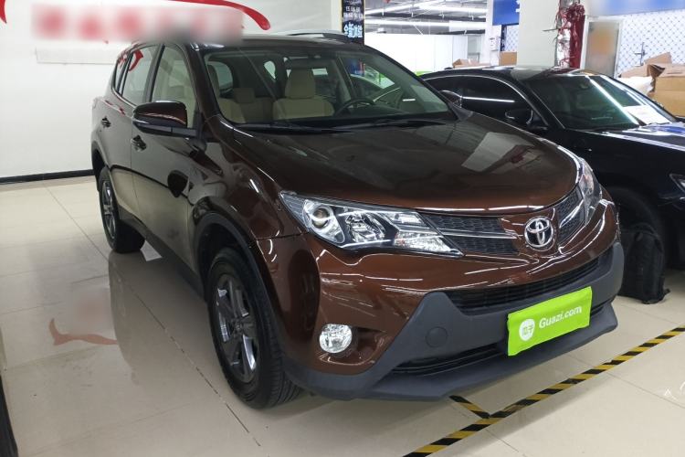 Used Toyota RAV4 2015 2.0L CVT 4x4 Trend Edition Front Right 45 Deg