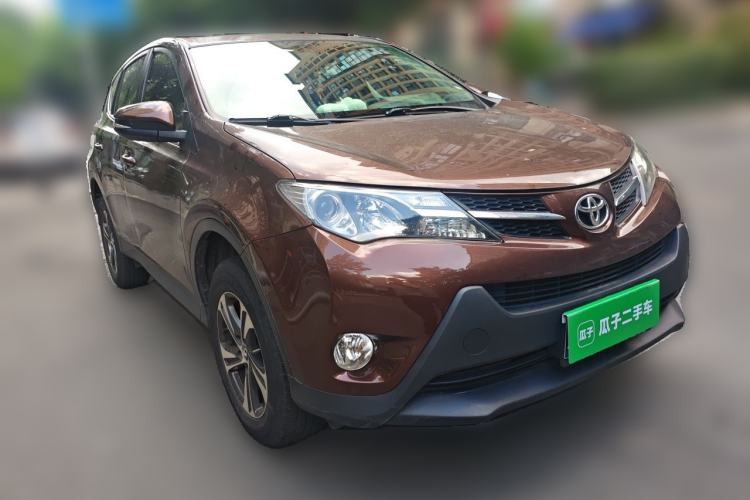 Used Toyota RAV4 2015 2.0L CVT Two-Wheel Drive Fashion Edition Front Right 45 Deg