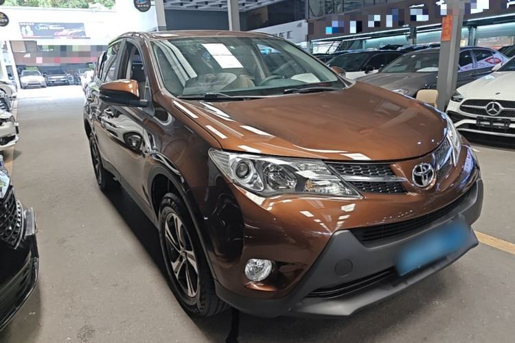 Used Toyota RAV4 2015 2.0L CVT Two-Wheel Drive Fashion Edition Front Right 45 Deg