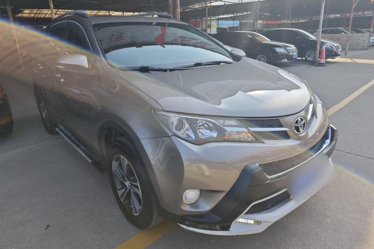 Used Toyota RAV4 2015 2.0L CVT Two-Wheel Drive Fashion Edition Front Right 45 Deg