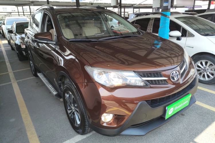 Used Toyota RAV4 2015 2.0L CVT Two-Wheel Drive Fashion Edition Front Right 45 Deg