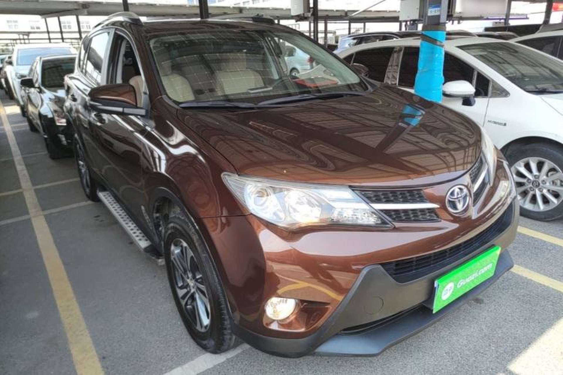 Used Toyota RAV4 2015 2.0L CVT Two-Wheel Drive Fashion Edition Front Right 45 Deg