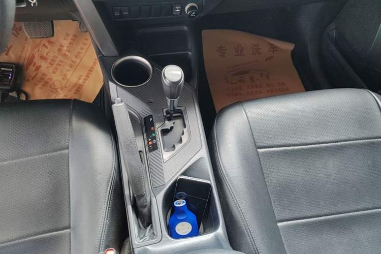Used Toyota RAV4 2015 2.0L CVT Two-Wheel Drive Fashion Edition Gear Lever