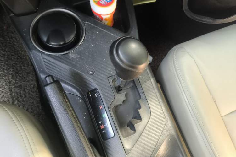 Used Toyota RAV4 2015 2.0L CVT Two-Wheel Drive Fashion Edition Gear Lever