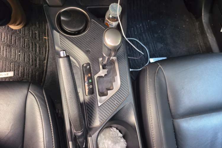 Used Toyota RAV4 2015 2.5L Automatic 4x4 Luxury Edition Gear Lever