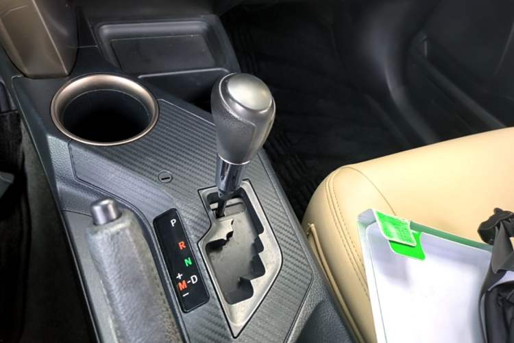 Used Toyota RAV4 2015 2.0L CVT Two-Wheel Drive Urban Edition Gear Lever