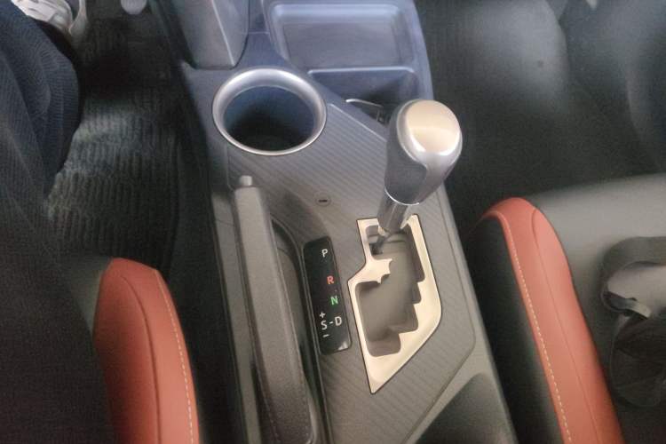 Used Toyota RAV4 2015 2.5L Automatic 4x4 Elite Edition Gear Lever