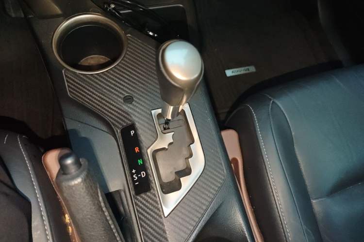 Used Toyota RAV4 2015 2.5L Automatic 4x4 Elite Edition Gear Lever