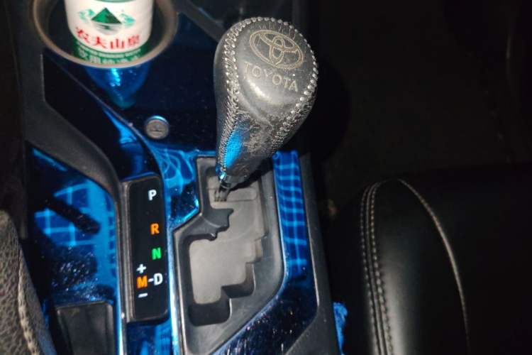 Used Toyota RAV4 2015 2.0L CVT Two-Wheel Drive Fashion Edition Gear Lever