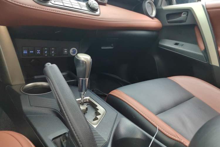 Used Toyota RAV4 2015 2.5L Automatic 4x4 Elite Edition Gear Lever