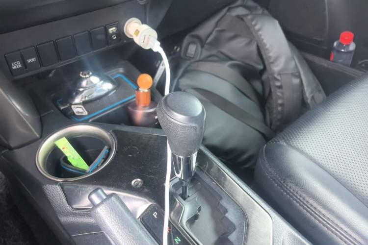 Used Toyota RAV4 2015 2.0L CVT Two-Wheel Drive Fashion Edition Gear Lever