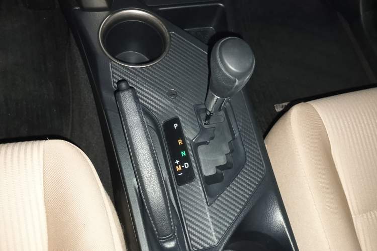 Used Toyota RAV4 2015 2.0L CVT 4x4 Trend Edition Gear Lever