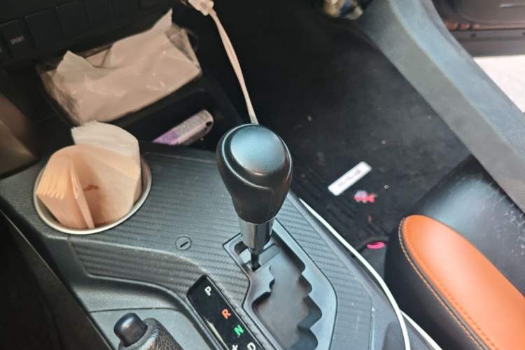 Used Toyota RAV4 2015 2.0L CVT Two-Wheel Drive Fashion Edition Gear Lever