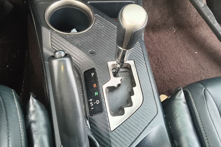 Used Toyota RAV4 2015 2.5L Automatic 4x4 Elite Edition Gear Lever