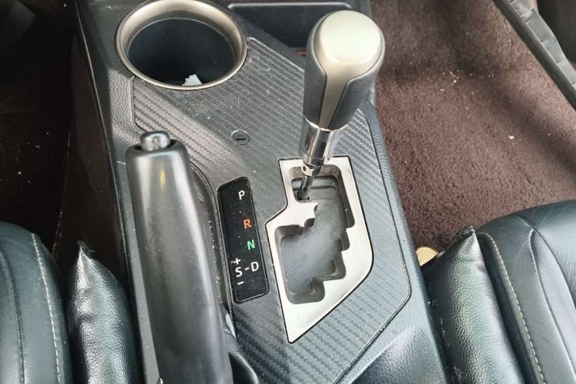 Used Toyota RAV4 2015 2.5L Automatic 4x4 Elite Edition Gear Lever