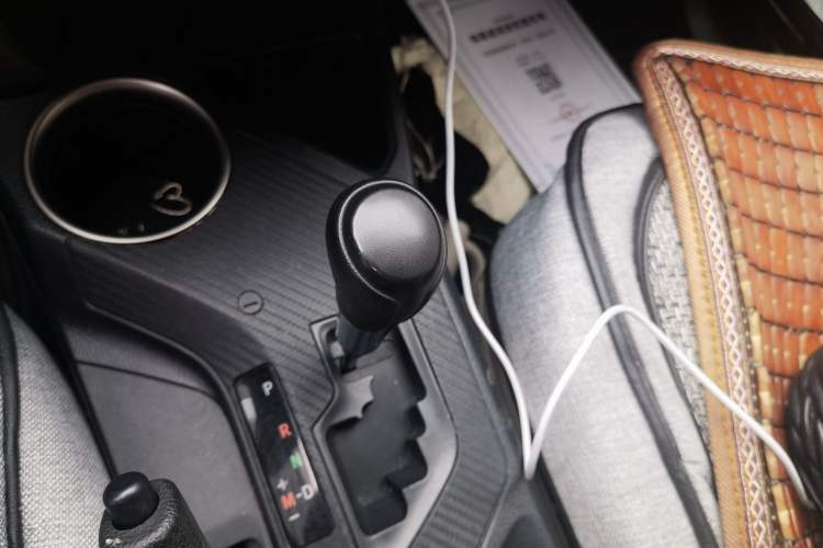 Used Toyota RAV4 2015 2.0L CVT Two-Wheel Drive Urban Edition Gear Lever