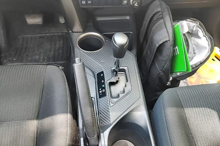 Used Toyota RAV4 2015 2.0L CVT Two-Wheel Drive Fashion Edition Gear Lever