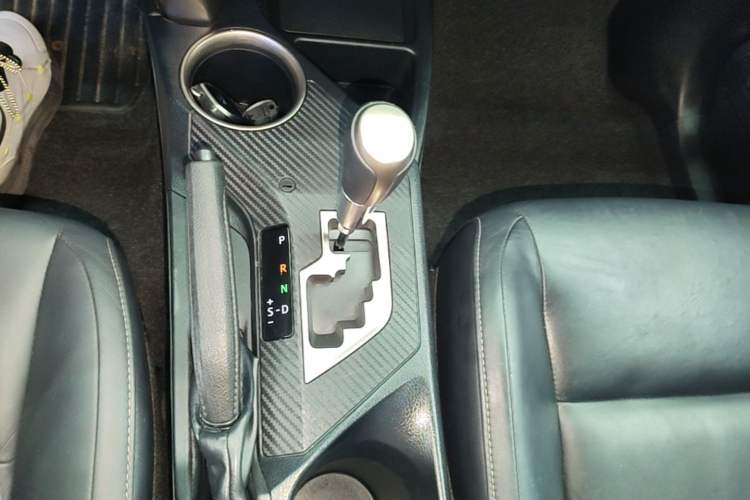 Used Toyota RAV4 2015 2.5L Automatic 4x4 Elite Edition Gear Lever