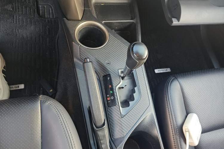 Used Toyota RAV4 2015 2.0L CVT Two-Wheel Drive Fashion Edition Gear Lever