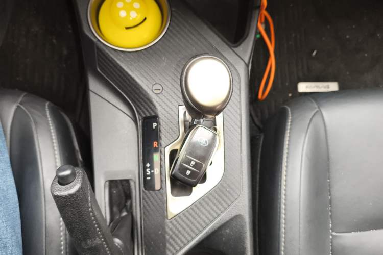Used Toyota RAV4 2015 2.5L Automatic 4x4 Elite Edition Gear Lever