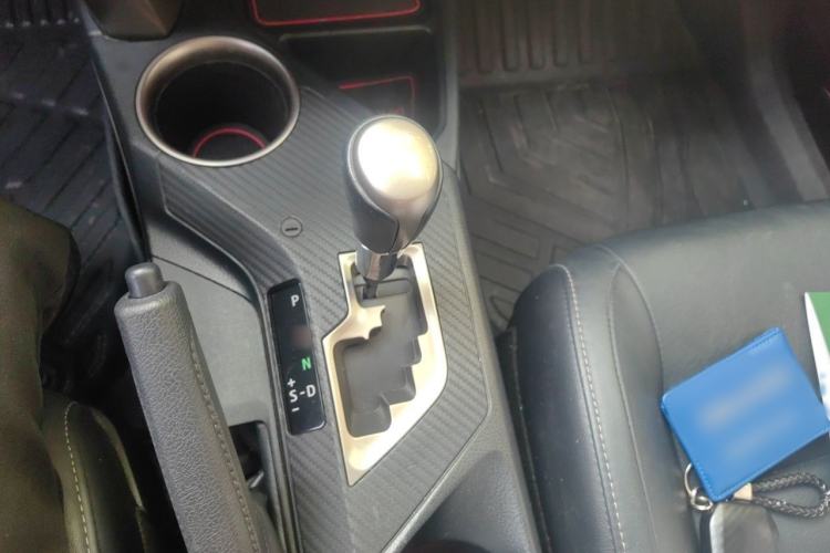 Used Toyota RAV4 2015 2.5L Automatic 4x4 Elite Edition Gear Lever