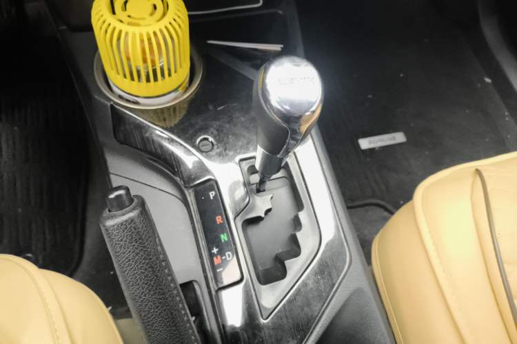 Used Toyota RAV4 2015 2.0L CVT Two-Wheel Drive Urban Edition Gear Lever