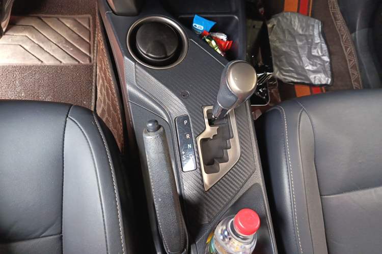 Used Toyota RAV4 2015 2.5L Automatic 4x4 Elite Edition Gear Lever
