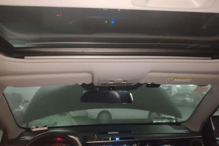Used Toyota RAV4 2015 2.0L CVT Two-Wheel Drive Fashion Edition Headliner