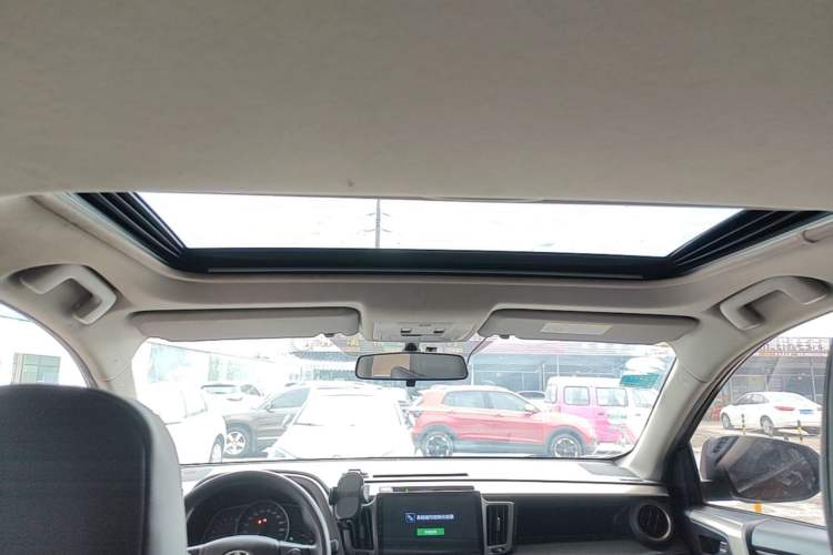 Used Toyota RAV4 2015 2.0L CVT Two-Wheel Drive Fashion Edition Headliner