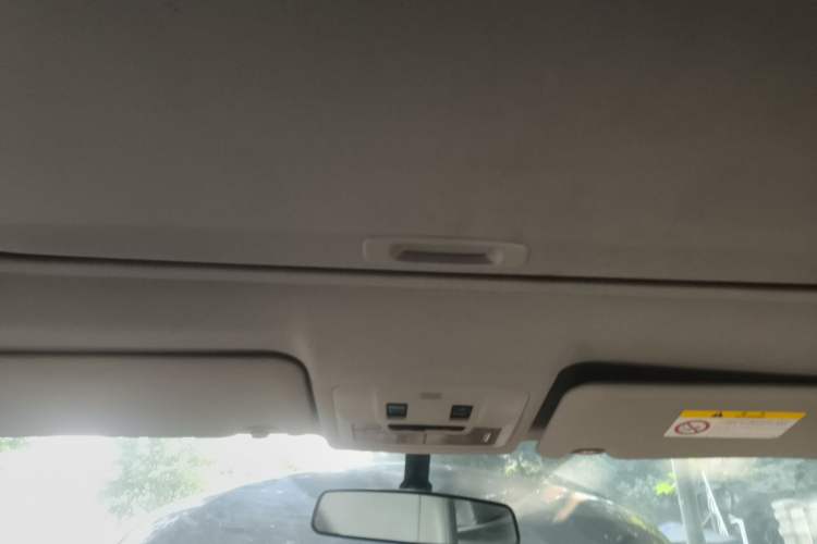 Used Toyota RAV4 2015 2.0L CVT Two-Wheel Drive Fashion Edition Headliner