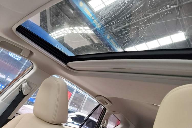 Used Toyota RAV4 2015 2.0L CVT Two-Wheel Drive Fashion Edition Headliner