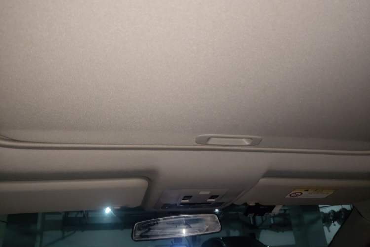 Used Toyota RAV4 2015 2.0L CVT Two-Wheel Drive Fashion Edition Headliner