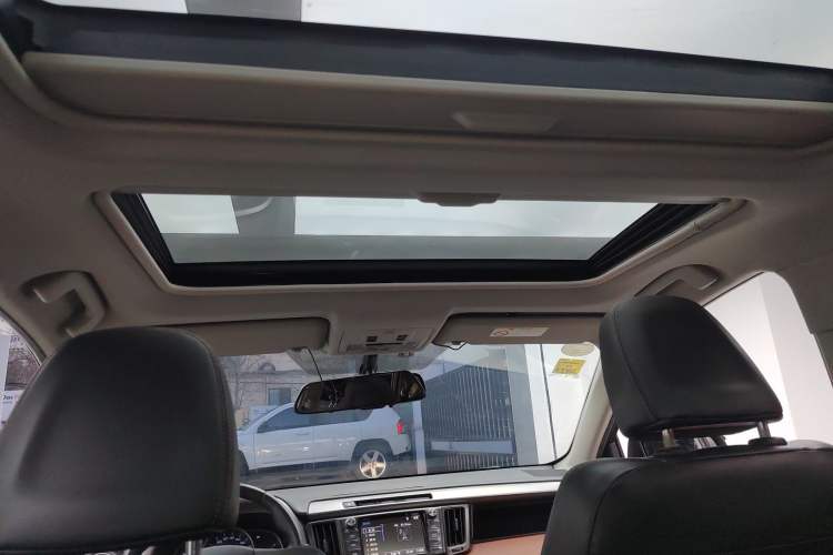 Used Toyota RAV4 2015 2.5L Automatic 4x4 Elite Edition Headliner
