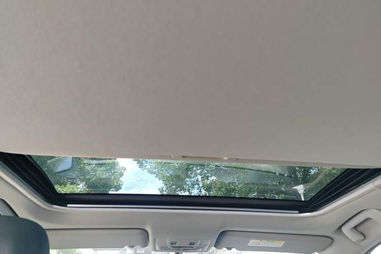 Used Toyota RAV4 2015 2.0L CVT Two-Wheel Drive Fashion Edition Headliner