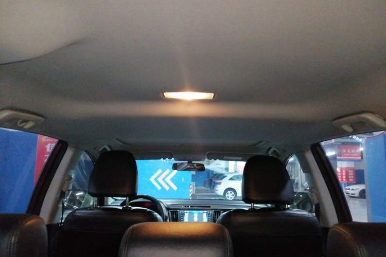 Used Toyota RAV4 2015 2.0L CVT Two-Wheel Drive Fashion Edition Headliner