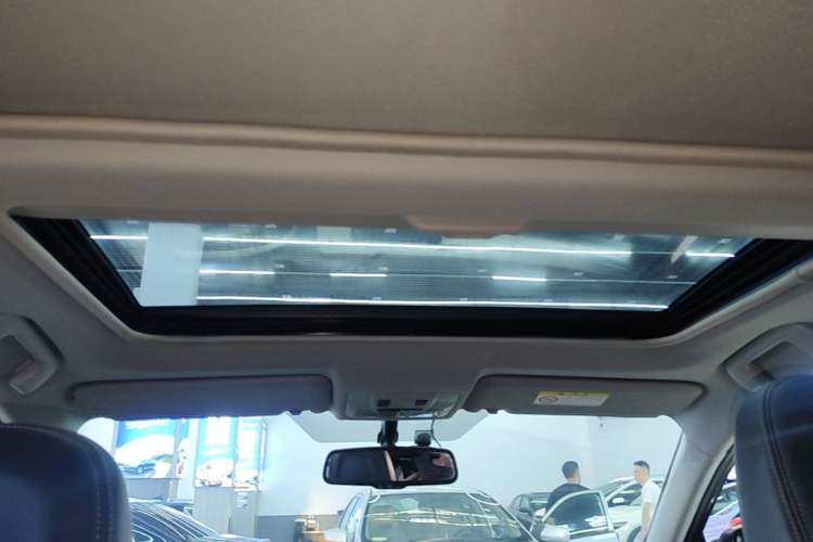 Used Toyota RAV4 2015 2.5L Automatic 4x4 Elite Edition Headliner