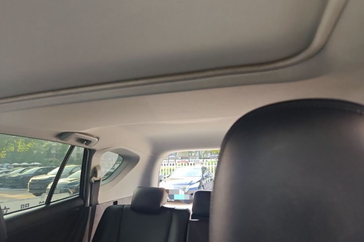 Used Toyota RAV4 2015 2.0L CVT Two-Wheel Drive Fashion Edition Headliner