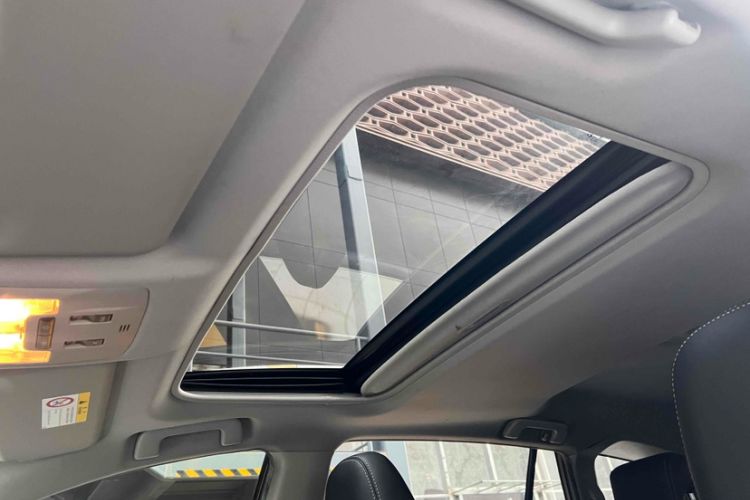 Used Toyota RAV4 2015 2.0L CVT Two-Wheel Drive Fashion Edition Headliner